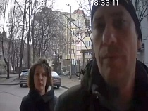 В Калининграде женщина с кирпичом напала на домофон