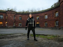 Харатьян пожалел о неумении класть немецкую брусчатку в Калининграде