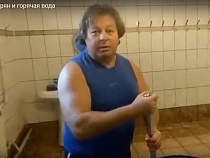 Воду для футболистов “Балтики” размешивают штангой (видео)