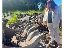 Начальница ЖКХ Советска появилась на свалке в ослепительно белом