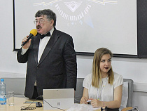 Знаток Борис Бурда встретился с калининградскими школьниками