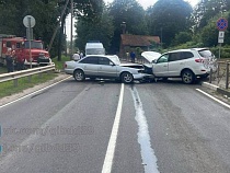 Два автомобиля перекрыли стратегическую дорогу Калининградской области