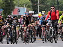 Антон Алиханов возглавил колонну из более 3 тысяч велосипедистов