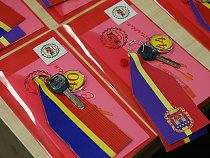 В Калининградской области шесть врачей получили квартиры от областного правительства