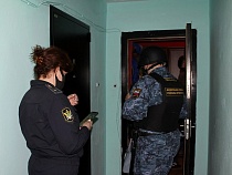 8-летний мальчик попал в кризисный центр после жизни с отцом 