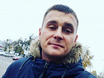 Полиция объявила в розыск мужчину, подозреваемого в обмане пенсионера