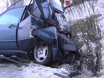 ДТП под Зеленоградском: автомобиль всмятку, водитель в больнице (видео)