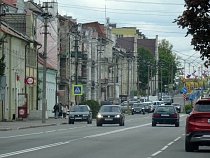 Женщина в Гусеве требует с УК 320 тыс. за падение глыбы на «Ниссан»