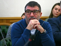 Земфира ошиблась с адресом Гришковца и ей вернули иск 