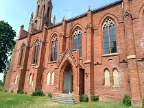 Алиханов поручил объявить торги на восстановление кирхи 19 века в Славске