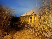 Соседи делали ставки на судьбу сгоревшей дачи в Калининграде 