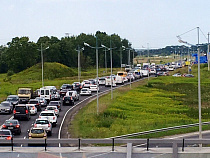 Очевидцы: из-за массового ДТП закрыли Приморское кольцо