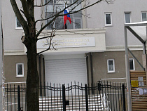 Женщина сломала ноги при выходе из магазина 