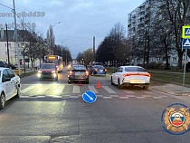 В Калининграде женщина сбила 10-летнюю девочку прямо на переходе