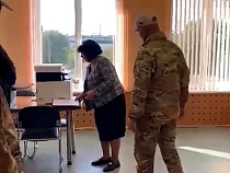 «Стоять»: глава Бюро МСЭ попыталась уйти от силовиков в Калининграде 