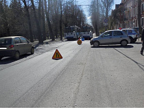 69-летняя калининградка получила травмы из-за резкого торможения троллейбуса