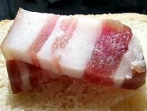 Граждане Польши пытались ввезти в Калининградскую область почти три центнера испанского сала