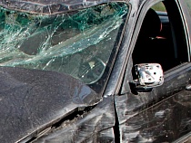 Человек из Правдинского района просто так разбил чужую «Шкоду» кирпичом