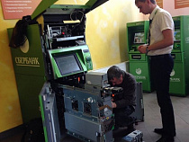 С 1 марта Сбербанк сократит лимит снятия денег в банкоматах