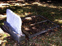 Двое мужчин украли с кладбища в Зеленоградске надгробие для сдачи на металлолом