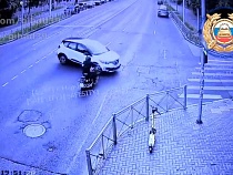 В Калининграде мотолегенда врезалась в «Рено» на повороте