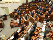  Депутатов  и членов  Совета Федерации  обяжут отчитываться перед субъектами Российской Федерации