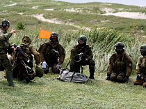 Группа СОБРовцев совершила 10-километровый марш-бросок от поселка Янтарный до поселка Окунёво