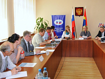 Процесс пошел: избирательная комиссия Калининградской области принимает документы о выдвижении кандидатами в губернаторы