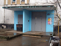 У жителя Калининграда в подъезде дома отняли телефон за 35 тысяч рублей