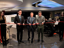 Дилерский центр Lexus в Калининграде открыл Евгений Гришковец