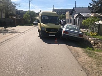 В Калининграде маршрутка выехала на встречку и врезалась в «Ауди»