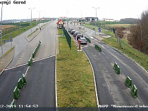 «Кино не досмотрели»: на границе с Польшей часовые очереди, но некоторым везёт