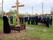 В Советске на воинском захоронении установили Поклонный крест