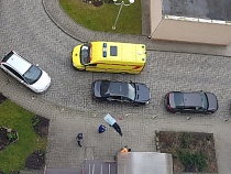 Калининградцы сообщили о трупе мужчины у подъезда дома 