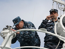 Шефство: в Калининграде моряки-таможенники пригласили на борт подшефных ребят