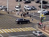 В Калининграде 6-летний мальчик не успел убежать от элитного «Майбаха»