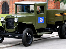 У могилы Канта припарковалась машина 1930 года