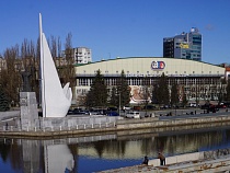 Дятлова пообещала в 2022 году благоустроить сквер перед СК «Юность»