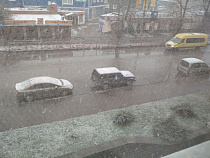 Снег идёт: Калининград ещё не перешёл на зимний режим уборки