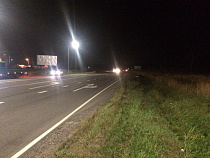 Под Калининградом «Вольво» врезалось в дорожный знак и опрокинулось 