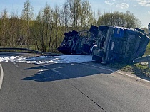 На Большой Окружной перевернулась фура