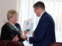 Директора калининградской школы №6 наградили грамотой Горсовета