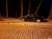 На Донского в Калининграде перевернулся автомобиль