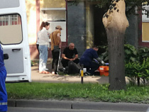 Молодой человек умер посреди тротуара на Невского - соцсети (фото)