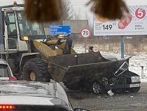 По пути из Калининграда в Черняховск «Мерседес» попал под трактор