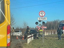 «Опель» врезался в поезд в Кострово