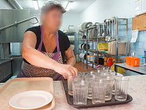 Прокурор обвинил организаторов питания лицеев №18 и 49 в антисанитарии