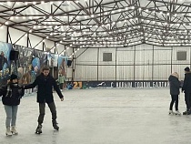 В воздухе ледовой арены в парке «Юность» в Калининграде нашли бензин