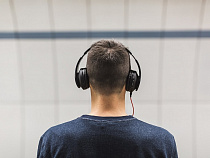 В Калининграде 23-летний парень украли наушники у подростка