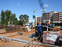 Пешеходное движение по Высокому мосту откроют позже автомобильного